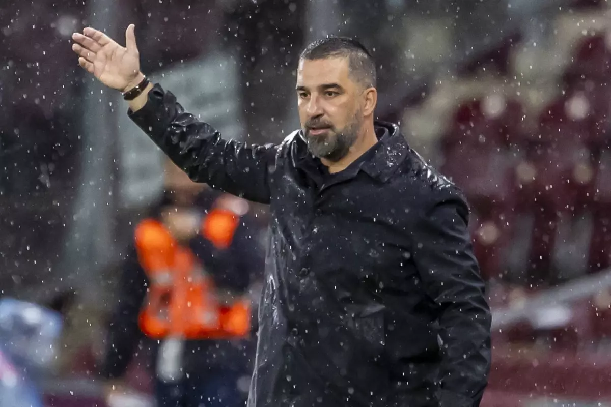 Arda Turan yönetimindeki Shakhtar Donetsk, Lech Poznan'ı 3-1 mağlup ederek çeyrek finale adım attı