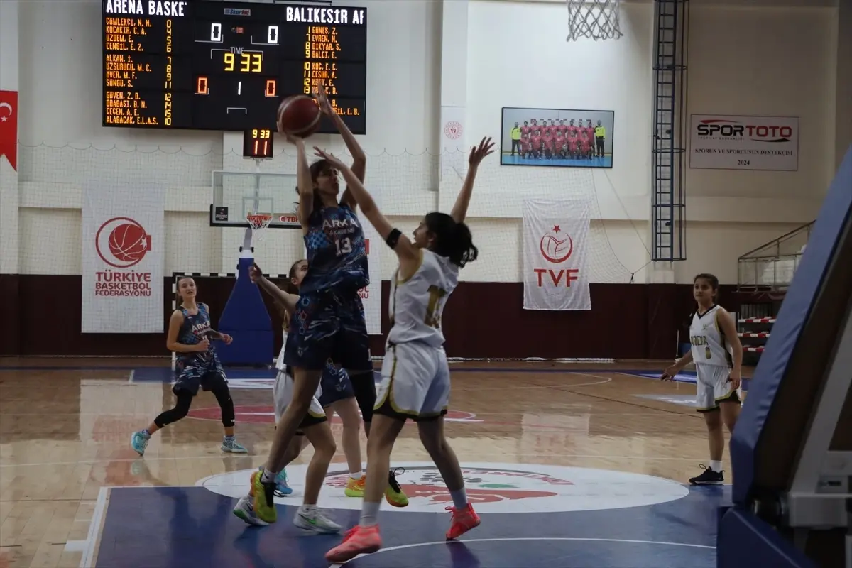 Kırklareli'de 14 Yaş Altı Kızlar Basketbol Şampiyonası Dördüncü Gününü Gerçekleştiriyor