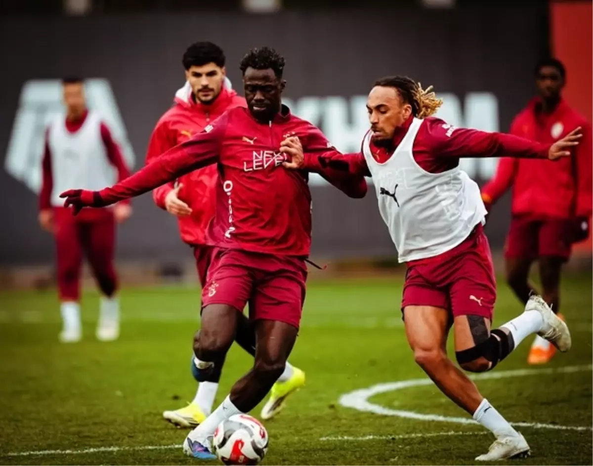 Galatasaray, Başakşehir'e Hazırlık Antrenmanlarını Başlattı