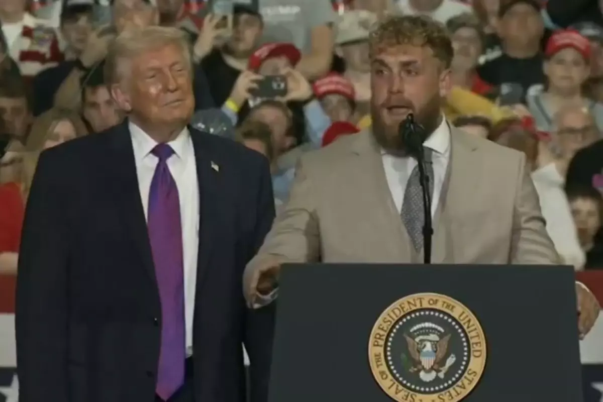 Jake Paul, Trump Mitinginde 'Savaştan Geri Adım Atmayız' Sözleriyle Kalabalığı Coşturdu