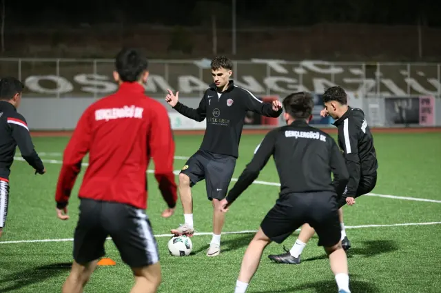 Dünya devleri genç futbolcuyu çağırdı