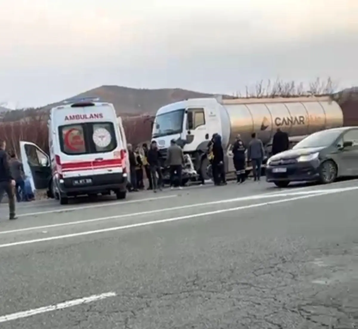 Malatya'da Kontrolden Çıkan Kamyon Hafif Ticari Araca Çarptı: 1 Ölü, 1 Yaralı
