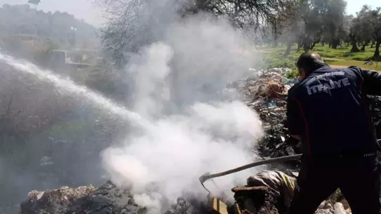 Efeler'de Çöplük Yangını Mahalleyi Sarsıyor: Temizlik Talebi Artıyor