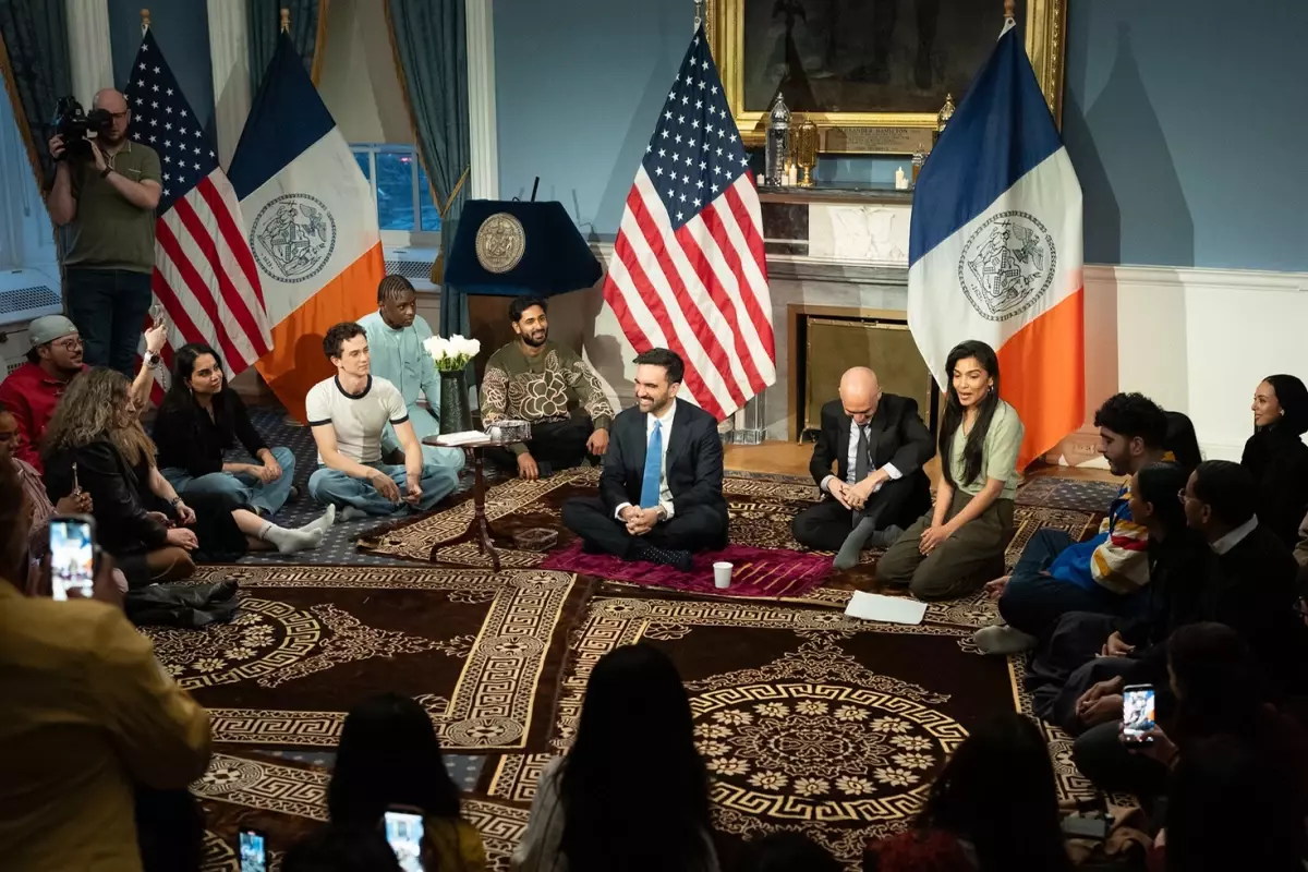 New York’un İlk Müslüman Belediye Başkanı Zohran Mamdani’nin İftar Daveti ve ABD Siyasetindeki Yankıları