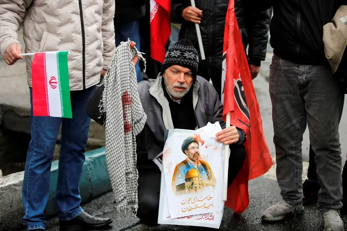 İran'da Kudüs Günü Yürüyüşü Saldırıyla Sarsıldı: Bir Kadın Hayatını Kaybetti