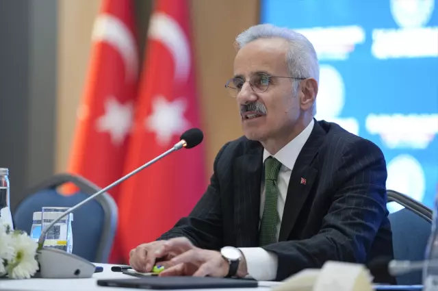 Hürmüz Boğazı'nda gemiler