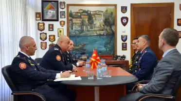 Tören alanında Atatürk fotoğrafı