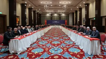 Mardin Valisi Cevdet Yılmaz açıklama yaparken