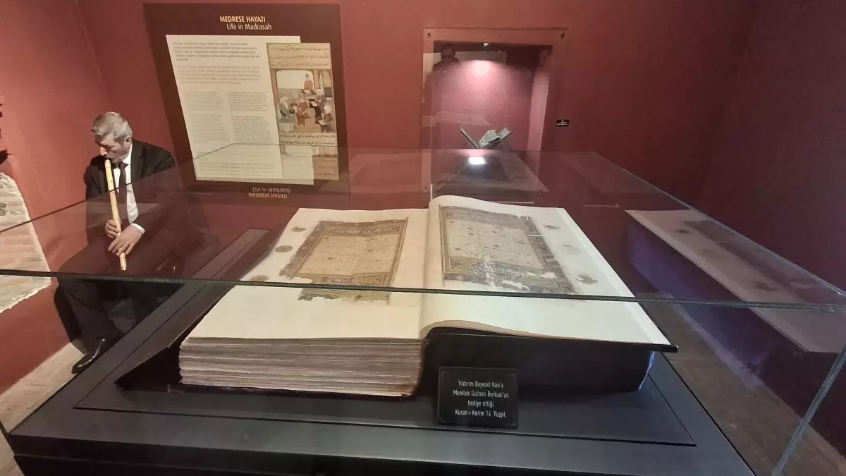 Bursa’da 700 Yıllık Berkuk Kur’an-ı Kerim Sergisine Açıldı