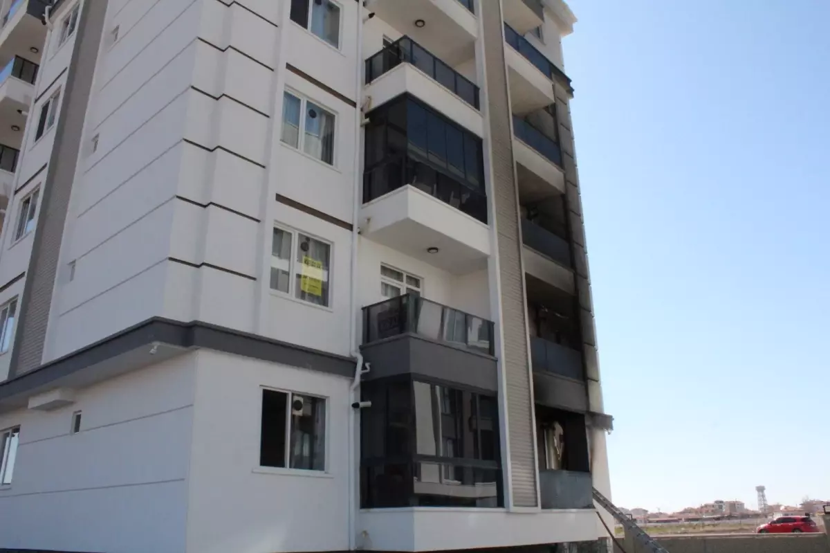 Aksaray’da Apartman Yangını: 10 Kişi Duman Zehirlenmesi Nedeniyle Hastaneye Sevk Edildi