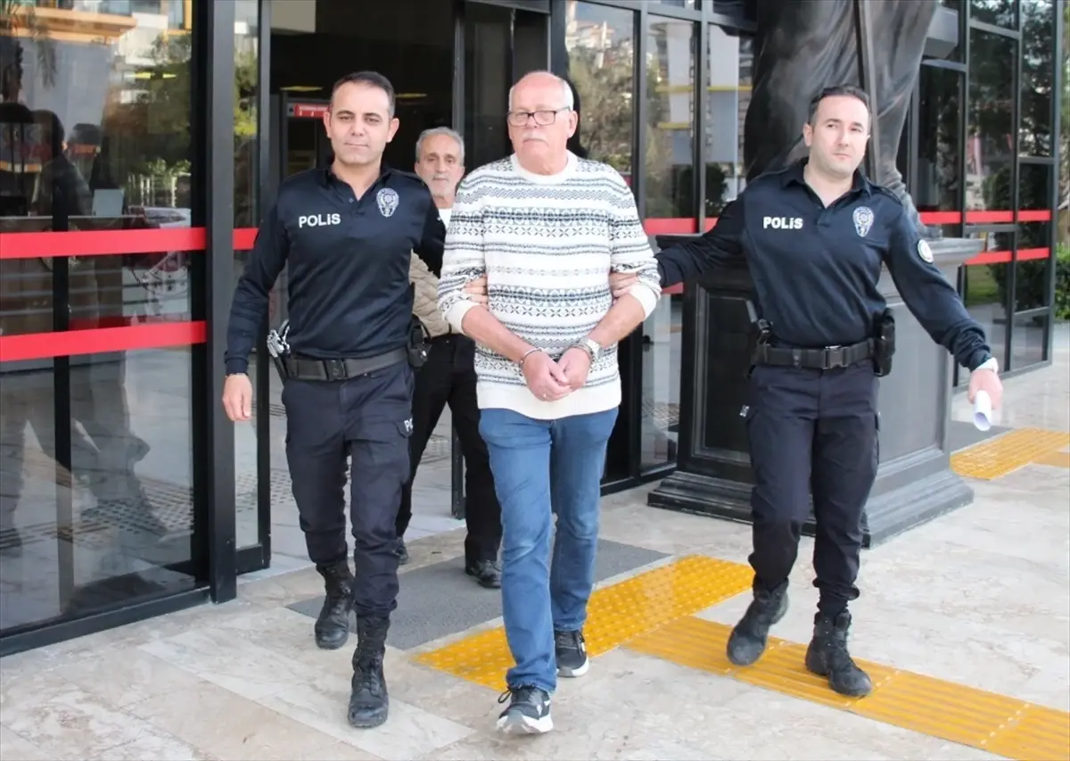 Alanya’da Trafik Kazası: 1 Ölü, 1 Yaralı, Sürücü Tutuklandı