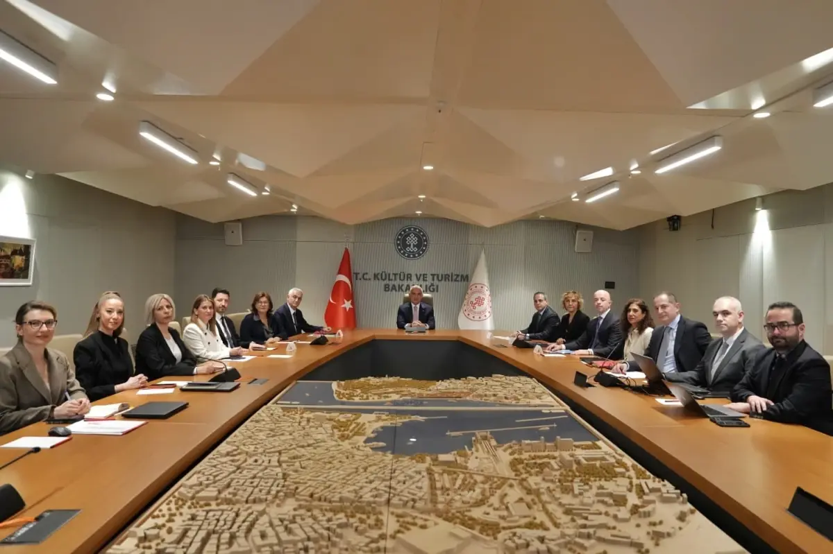 Bakan Ersoy, Turizm Sektörünü Güçlendirmek İçin Strateji Toplantısı Düzenledi