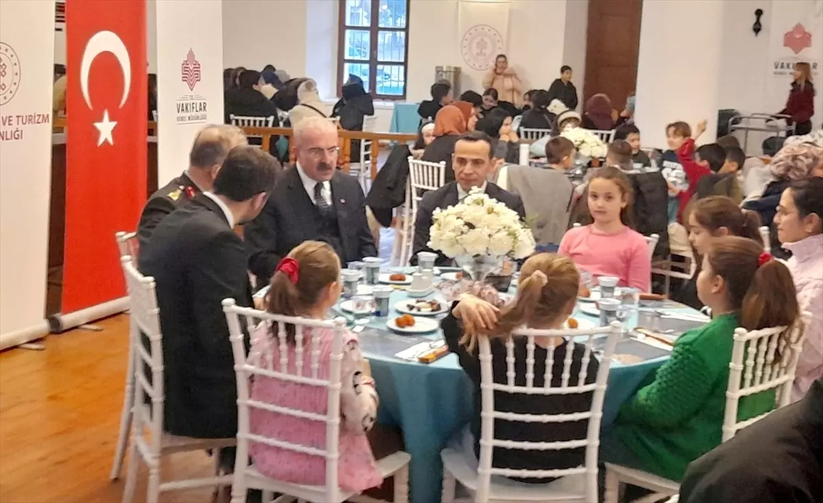 Vali Ömer Toraman, Gelibolu’da 500 Kişilik Ramazan İftarına Ev Sahibi Oldu