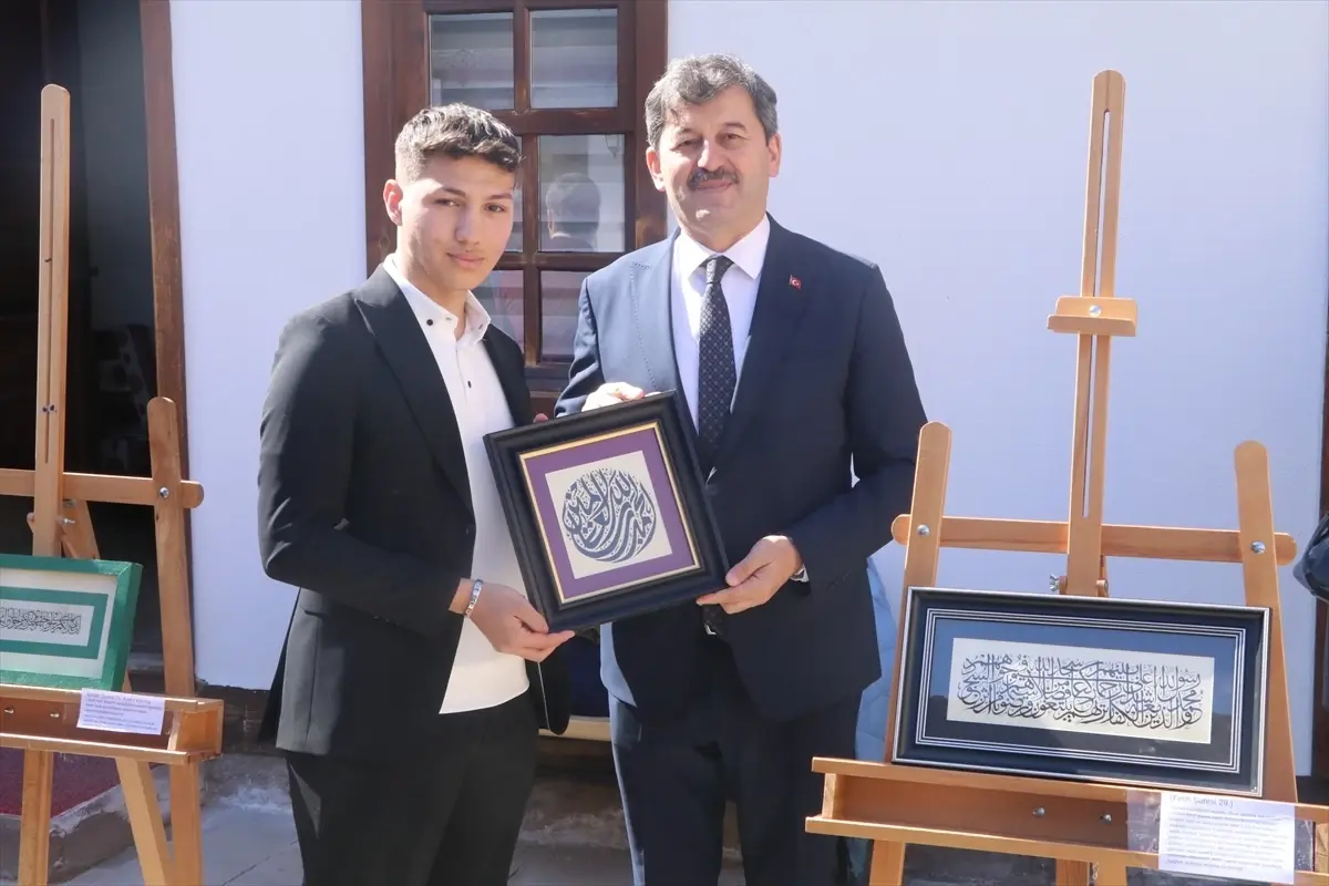 Çankırı’da Lise Öğrencisinin Hüsn-ü Meşk Hat Sergisi Gündemde