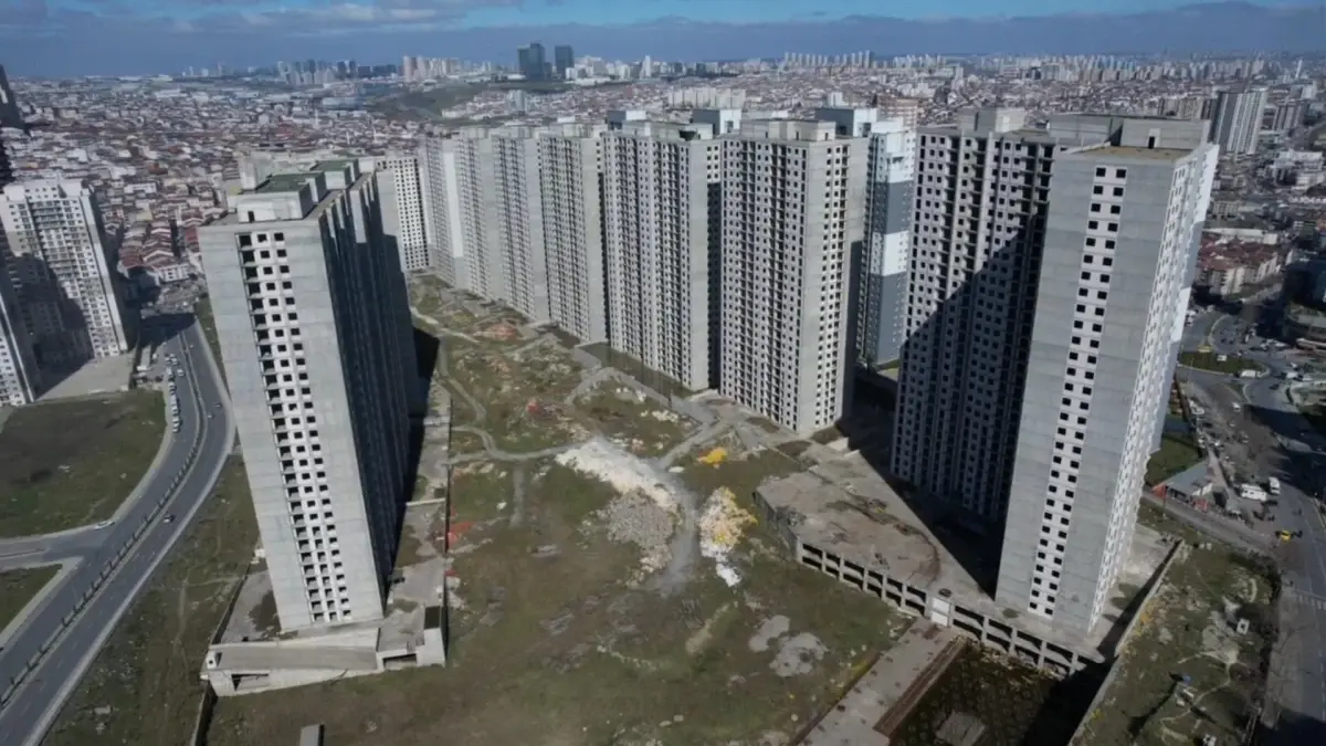 Esenyurt’ta 15 Yıllık İnşaat Projesi Çöküşte: Yeşil Gayrimenkul ve Yeşil Global İnşaat’a Yönelik Soruşturma Başlatıldı