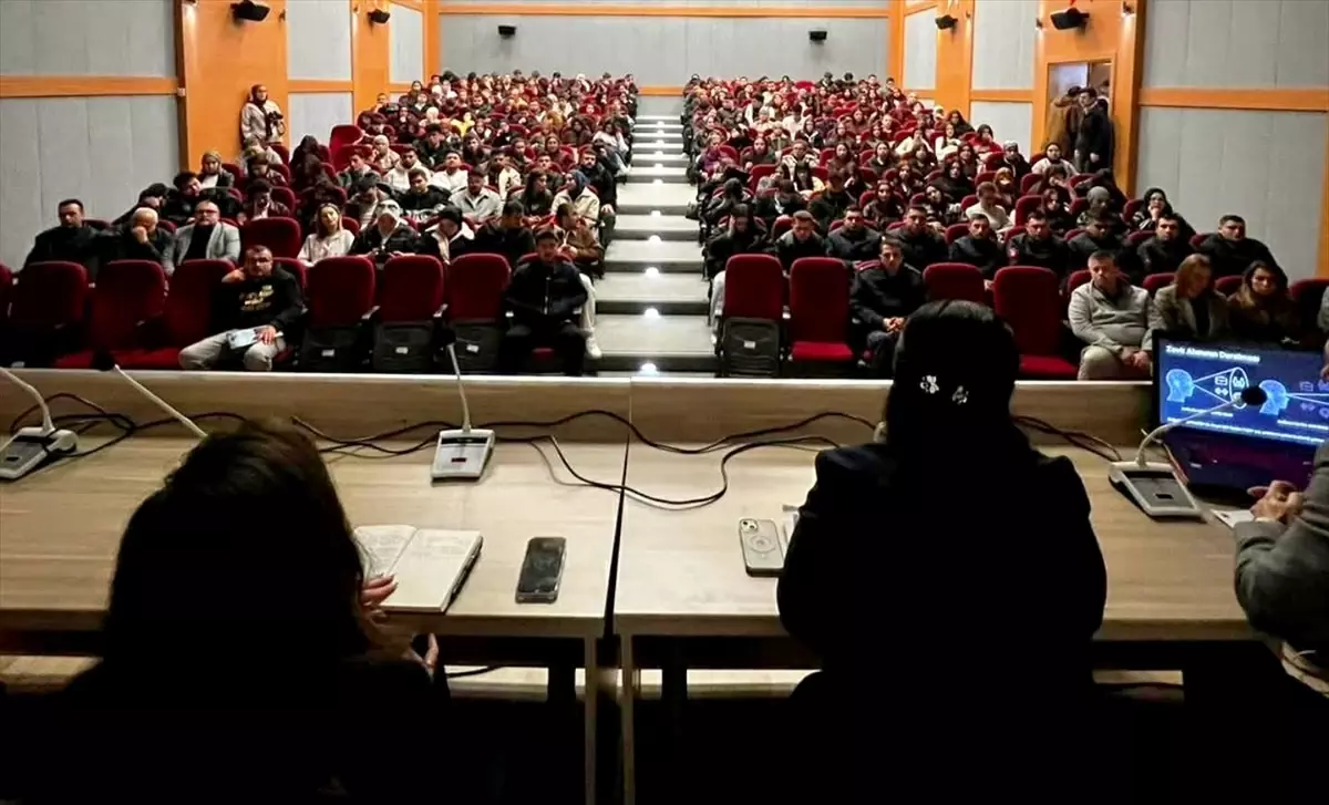 Gerze'de Üniversite Öğrencileri İçin Bağımlılık Paneli Gerçekleşti