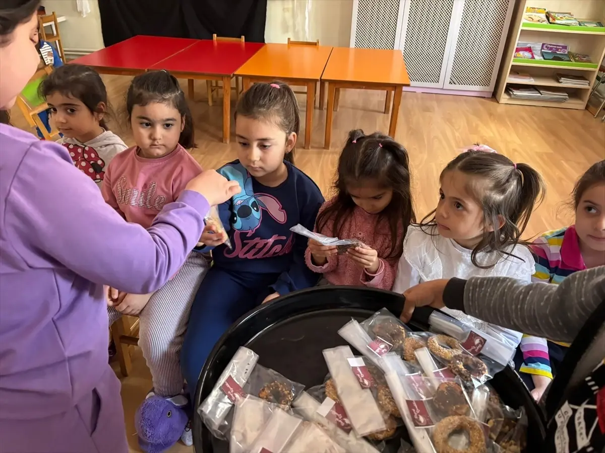 Keban’da Öğrenciler Kandil Simidiyle Paylaşmanın Keyfini Yaşadı