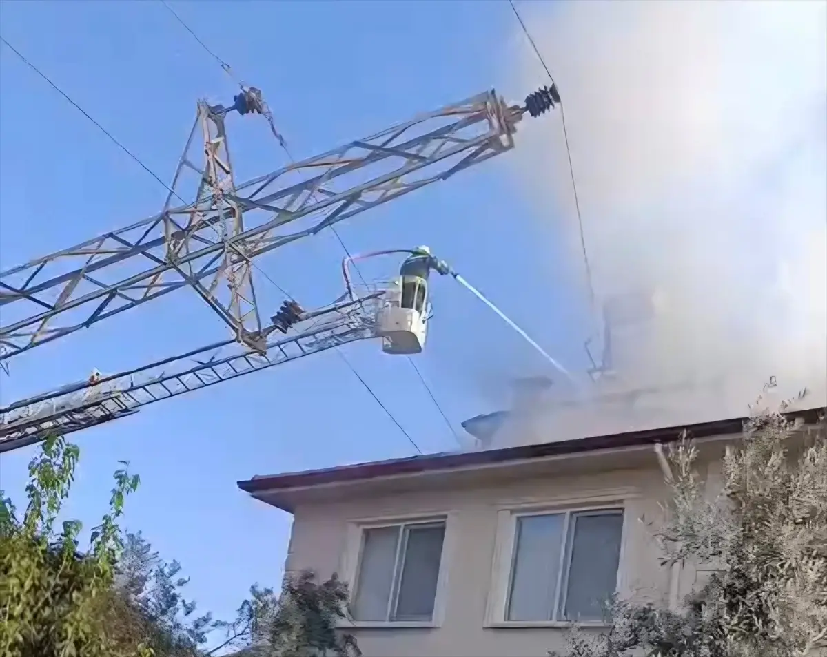 Muğla Ortaca’da Yüksek Gerilim Direği Devrildi, Ev Yangınıyla Sonuçlandı