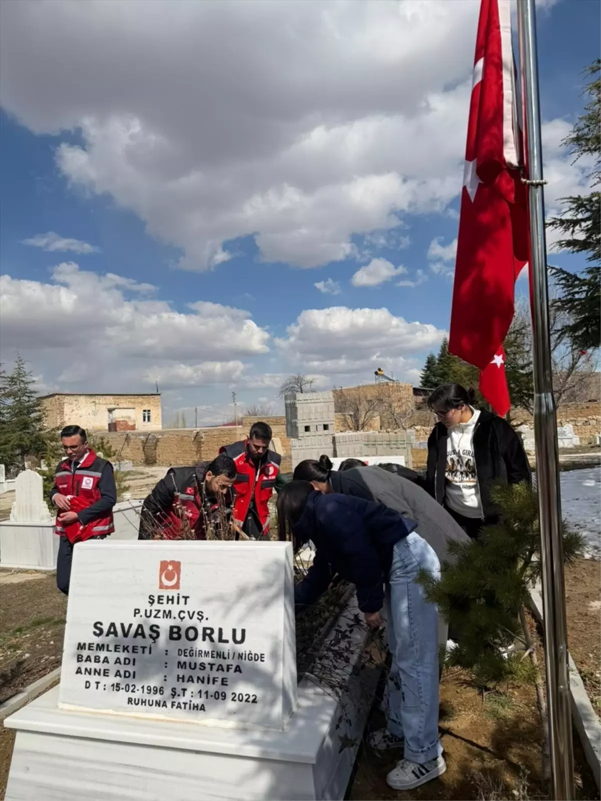 Niğde'de Bayram Öncesi Şehit Mezarlıklarına Özel Bakım Çalışmaları Tamamlandı