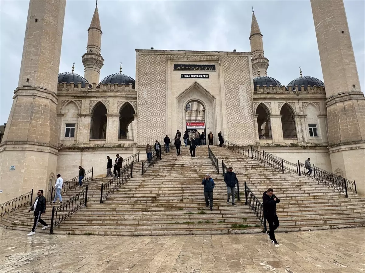 Şanlıurfa’da Ramazan’ın Son Cuma Namazı Coşkuyla Kutlandı