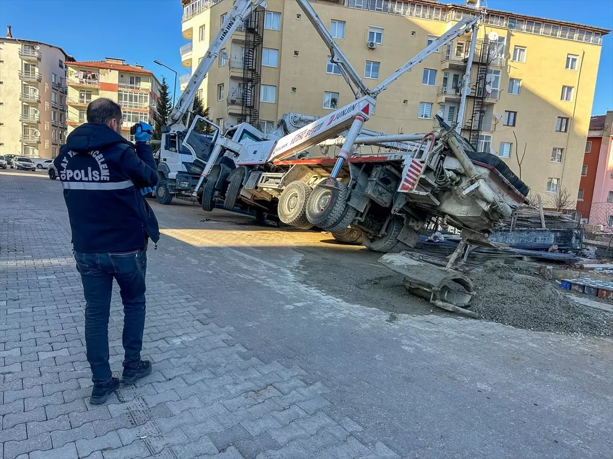 Uşak'ta İnşaat Kazası: Beton Pompası Çöküşü Sonucu İşçi Şehit Oldu