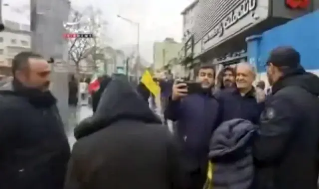 Tahran’da toplanan kalabalık