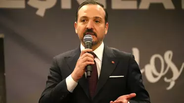 Kürşad Zorlu konuşma sırasında