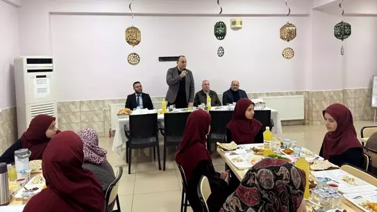 İftar sofrası ve katılımcılar