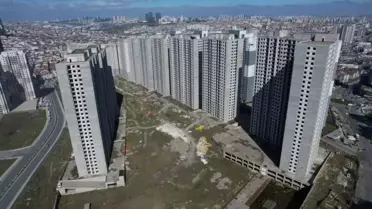 Esenyurt'ta inşaatın durduğu gökdelen