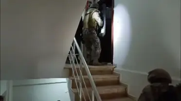 Kuyumcu vitrininde çalınan altın paketleri