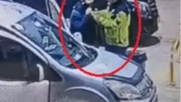 Jandarma, Heimlich manevrasını uygularken