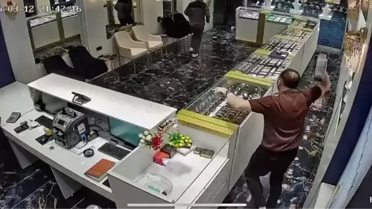 Soygun sırasında biber gazı kullanılan an