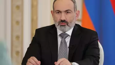 Karabağ kitabı hediye edilen anın fotoğrafı