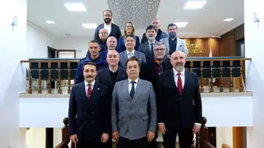 Rektör Ahmet Şengönül ile öğrenciler