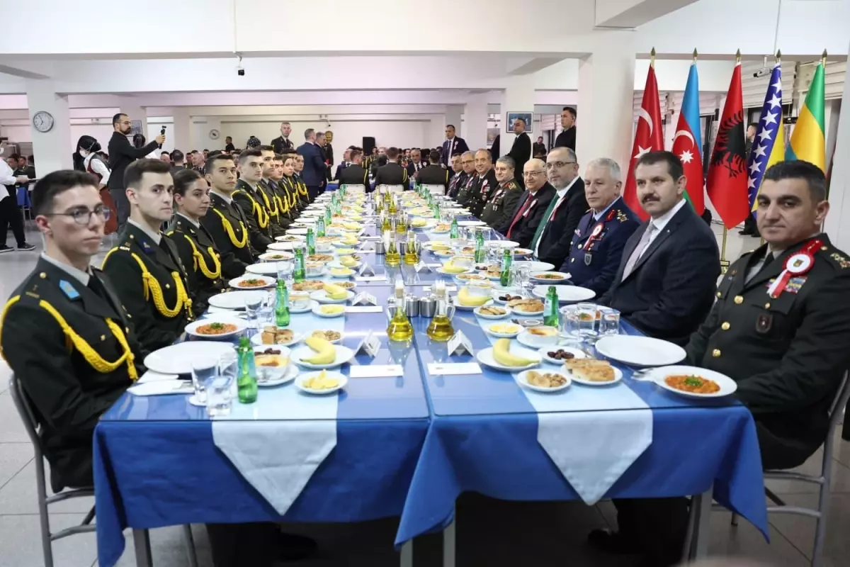 Milli Savunma Bakanı Güler'den Kara Harp Okulu'nda Diplomasi Vurgusu