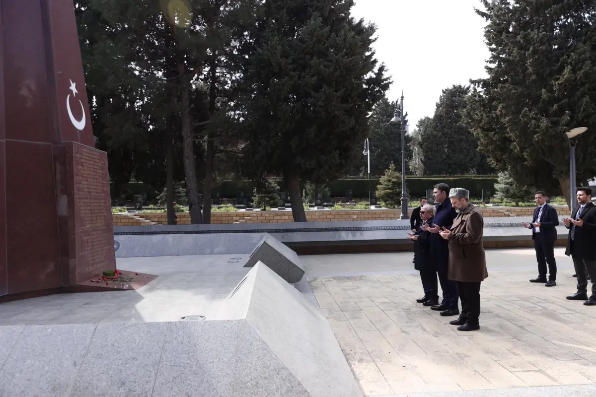 Bakan Kurum, BM Habitat Direktörü Rossbach ile Bakü’de Şehircilik ve Çevre İşbirliğini Görüştü