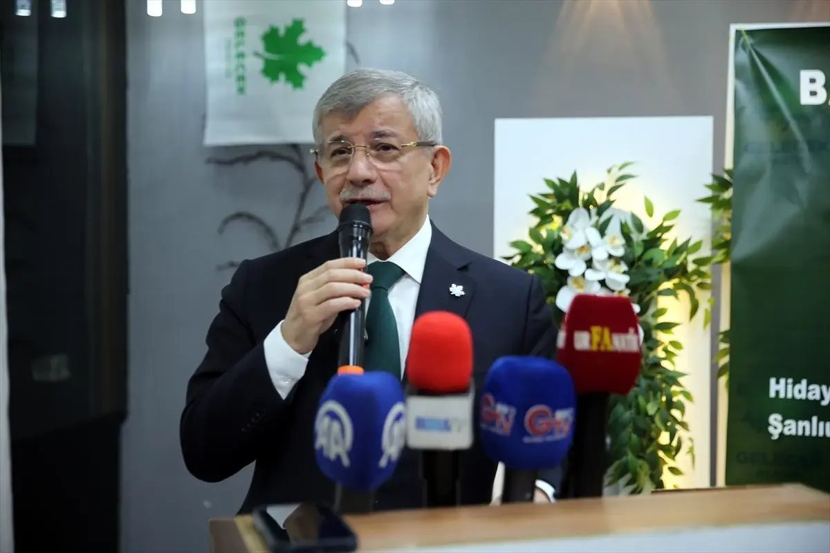 Davutoğlu'ndan Ortadoğu'ya Sert Eleştiriler ve Barış Çözümü Önerisi