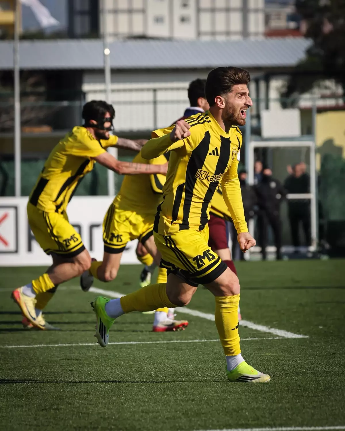 Aliağa FK, Şampiyonluk Yolunda Arnavutköy Belediyespor ile Karşılaşacak