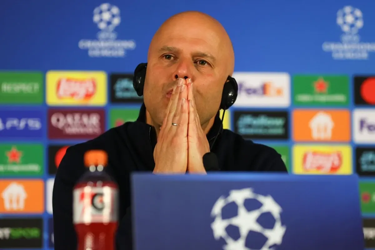 Arne Slot, Galatasaray Maçında Alisson ve Chiesa’nın Durumunu Açıklıyor