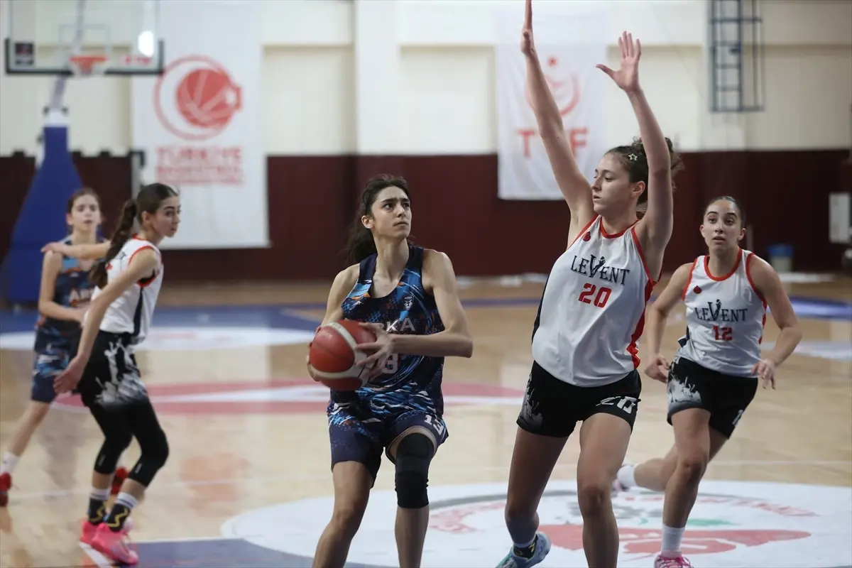 Kırklareli'de 14 Yaş Altı Kızlar Basketbol Anadolu Şampiyonası Tamamlandı, 4 Takım Türkiye Şampiyonası'na Katılacak