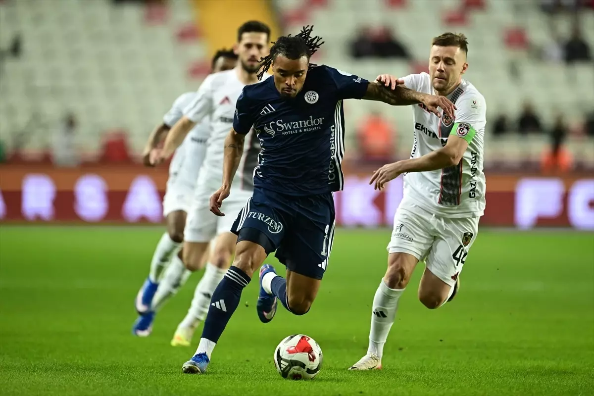Gaziantep FK, Antalyaspor'u 4-1'lik Galibiyetle Geçti