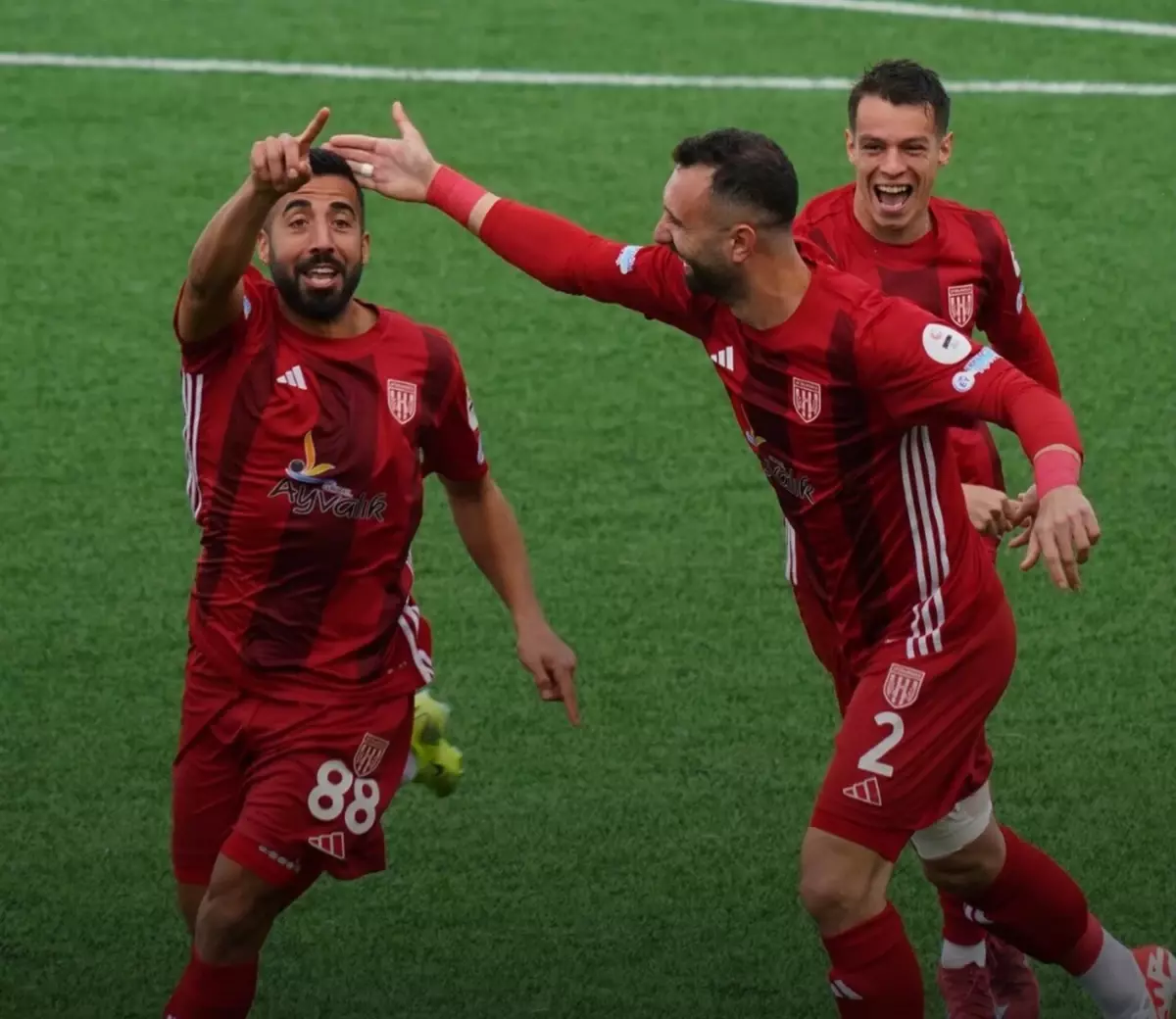 İzmir'de Play‑Off Heyecanı: Karşıyaka ve Ayvalıkgücü Sahada Buluşuyor