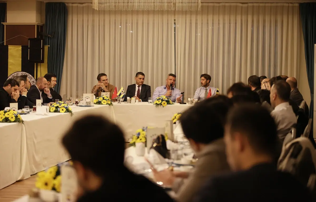 Fenerbahçe Başkanı Saran'dan Galatasaray ve Hakem Tartışması