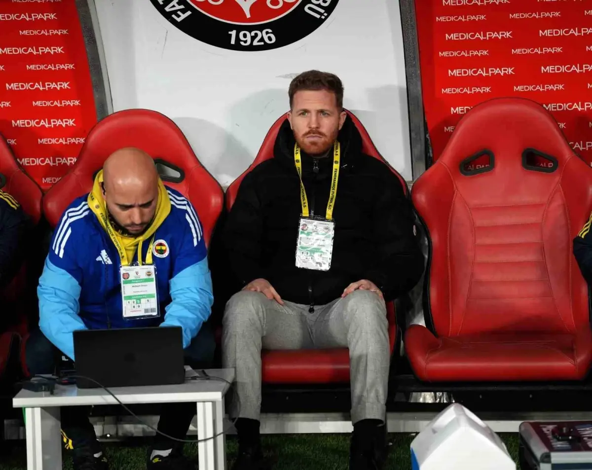 Tedesco'dan Karagümrük Maçında 4 Değişiklik: Fenerbahçe Sahada Yeni Kadroyla