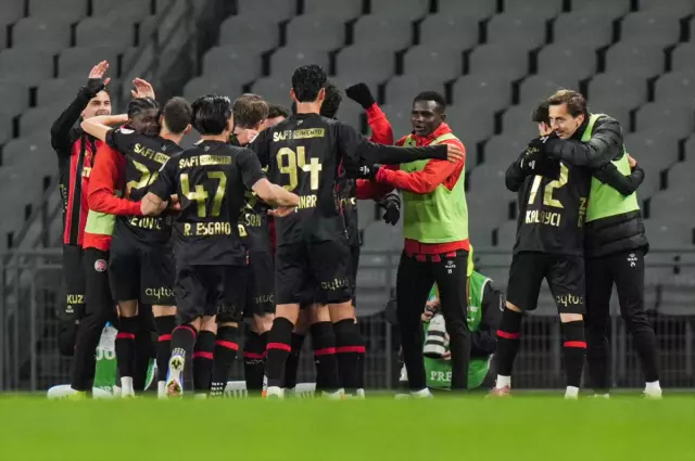 Bartuğ Elmaz gol sevinci