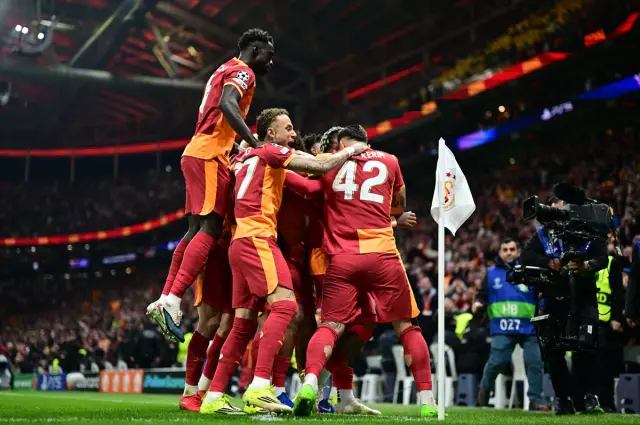 Galatasaray taraftarları stadyumda