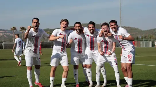 Altınordu sahada gol sevinci