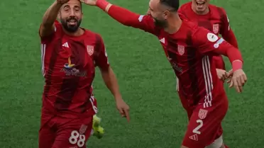 Karşıyaka ve Ayvalıkgücü maçının ana fotoğrafı