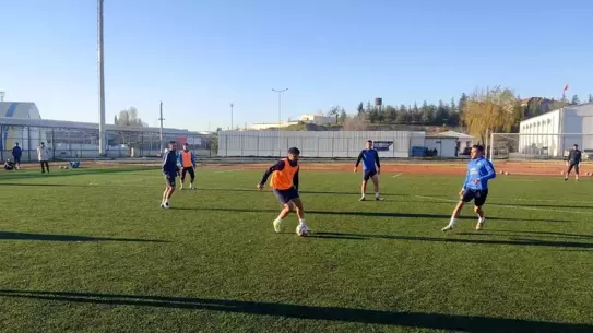 Söğütspor ve Kahraman Kazan Belediyespor logoları