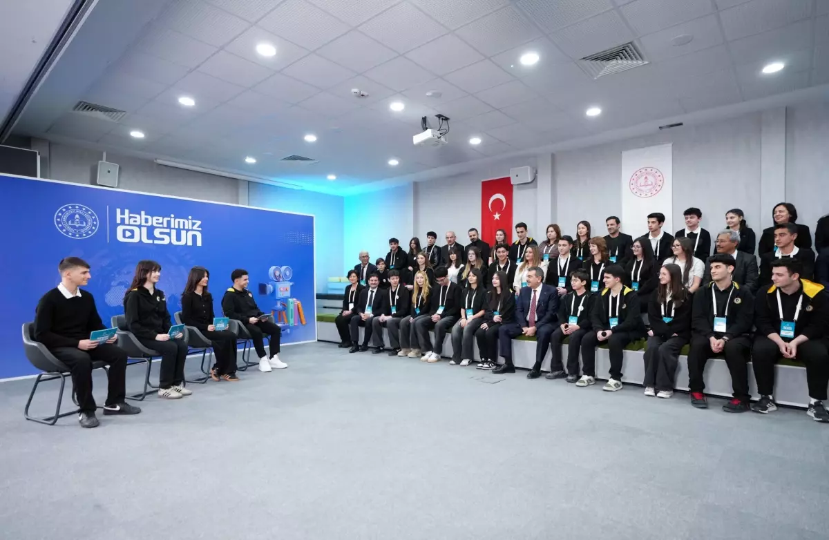 MEB'in Haberimiz Olsun Projesiyle Öğrenciler İlk Haber Bültenlerini Hazırlıyor